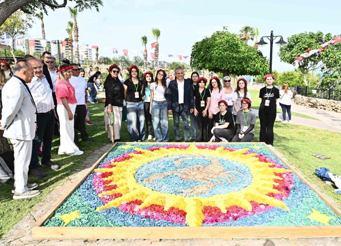 Antalya’da 130 bin çiçekle renkli rekabet